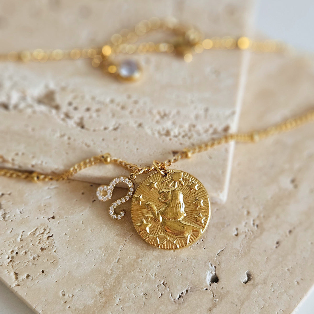 Złoty naszyjnik ZODIAC Lew z monetą i zawieszką